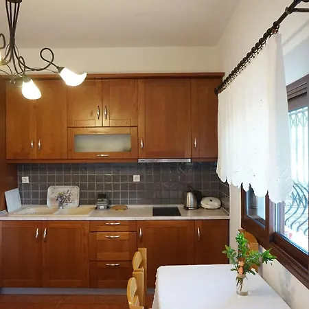Eleni Apartment *