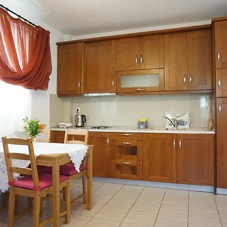 Eleni Apartment *